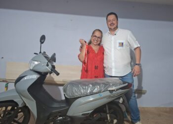 VÍDEO| Moto 0Km do Supermercados Lima sai para mais uma moradora de Carmo; confira