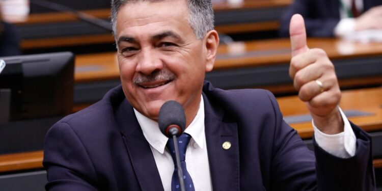 Deputado Emidinho Madeira traz ações de saúde para Carmo do Rio Claro