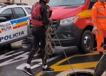 URGENTE – Criança de 7 anos desaparece em enxurrada enquanto brincava na rua; Bombeiros mobilizam buscas