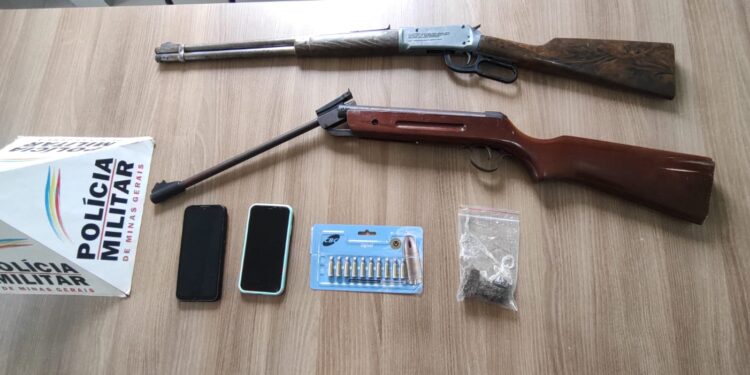 Polícia cumpre mandado e apreende armas e munições