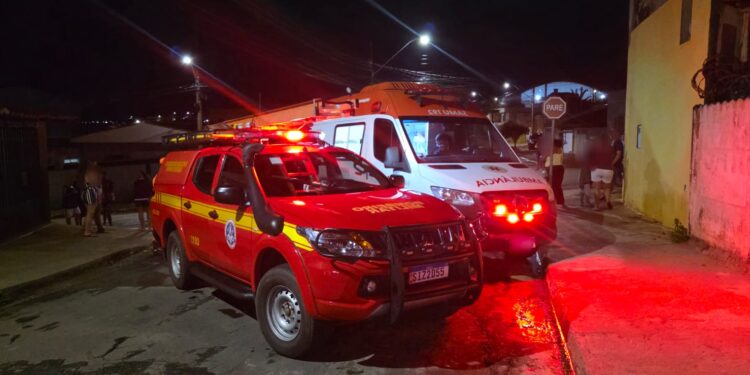 Colisão entre motocicletas mobiliza bombeiros em Alfenas