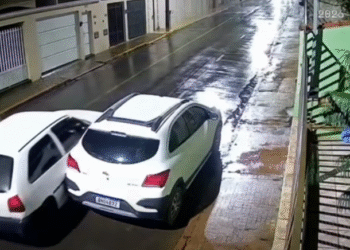 VÍDEO: Câmeras registram furto de veículo durante a madrugada