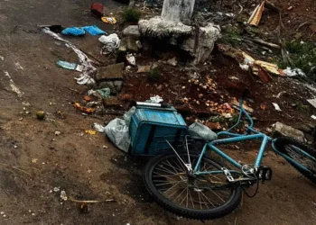 Idoso morre após bater bicicleta em poste