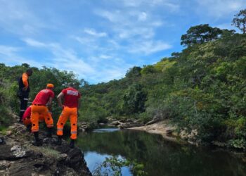 Homem de 32 anos morre afogado em rio