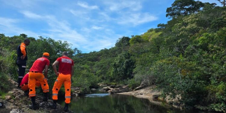 Homem de 32 anos morre afogado em rio
