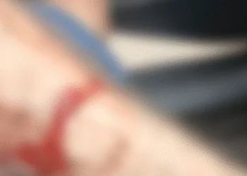 Vídeo: Taxista denuncia agressão de funcionária pública durante desentendimento na rodoviária