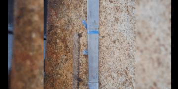 Homem é preso com dois facões após denúncia anônima