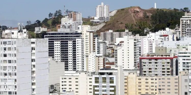 Justiça suspende aumento do IPTU 