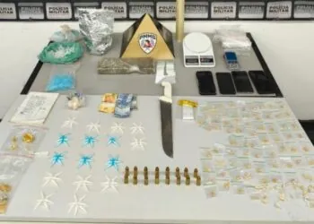 Casal é detido em Passos após operação da PM flagrar drogas e munições