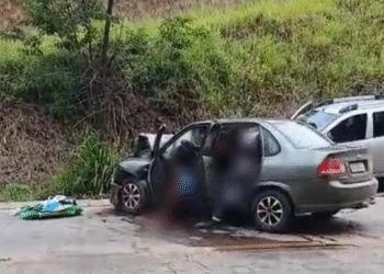 Acidente entre dois carros na MG-179 deixa quatro feridos