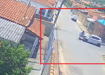 VÍDEO: Câmeras flagram grave acidente entre carro e moto no bairro do Rosário
