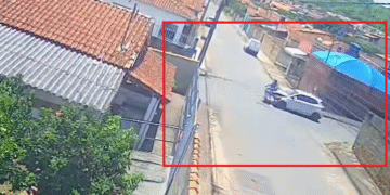 VÍDEO: Câmeras flagram grave acidente entre carro e moto no bairro do Rosário