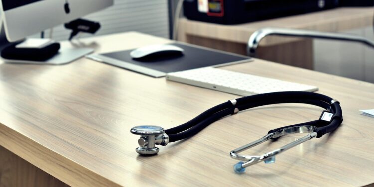 Cursos de Medicina oferecidos no Sul de Minas recebem notas entre 2 e 4 na avaliação do Enamed