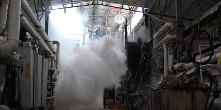 Vazamento de amônia intoxica trabalhadores em frigorífico