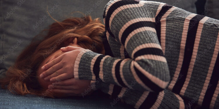 REPUGNANTE – Filha é abusada pelo Pai enquanto dormia sob efeitos de remédios