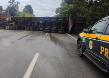 Acidente na Fernão Dias interdita pista em Extrema