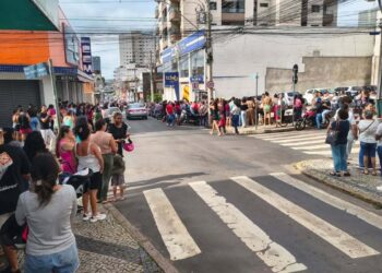 VÍDEO: Fila quilométrica e tumulto marcam inauguração de loja em Alfenas
