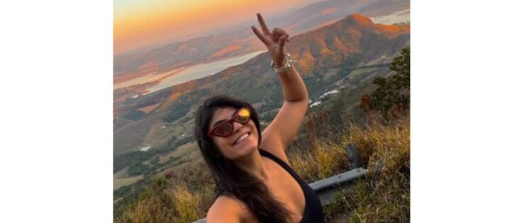 VÍDEO: Carmelitana viraliza com registro ao lado da bateria da Unidos da Tijuca