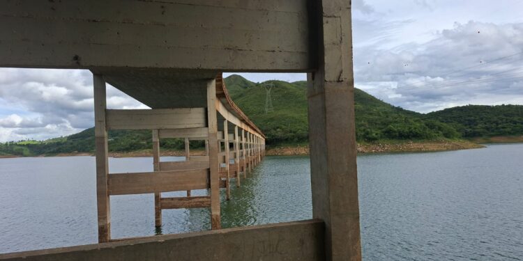 VÍDEO| Mesmo interditada, Ponte Torta segue com tráfego pesado e sem sinalização