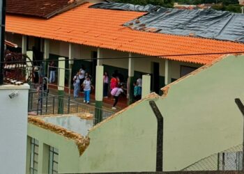 Volta às aulas em Carmo do Rio Claro gera reclamações de pais