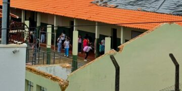 Volta às aulas em Carmo do Rio Claro gera reclamações de pais