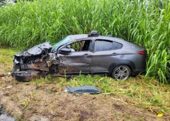 Moradores de Carmo sofrem acidente ocasionado por árvore na pista; um deles se feriu gravemente