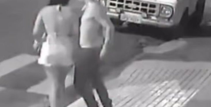 VÍDEO| Homem danifica câmera após discussão em Carmo
