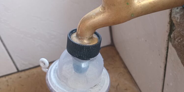 Vazamento após manutenção afeta reabastecimento em bairros de Carmo do Rio Claro (MG)