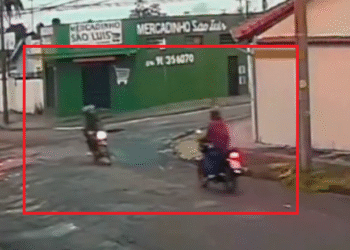 VÍDEO FORTE: Batida frontal entre motocicletas deixa vítima gravemente ferida