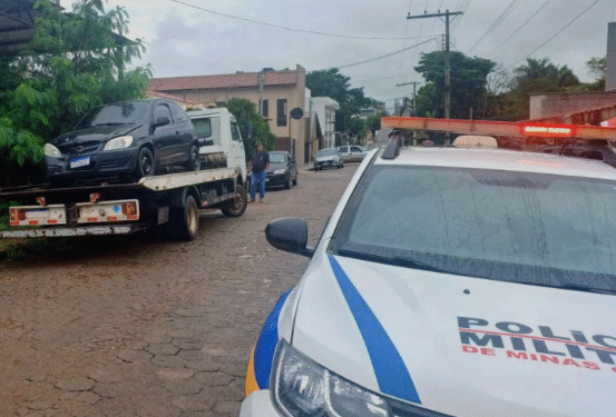 Sem CNH, motorista atinge quatro veículos e é preso