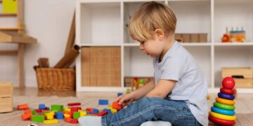 Professora é acusada de trancar criança com autismo em armário de escola