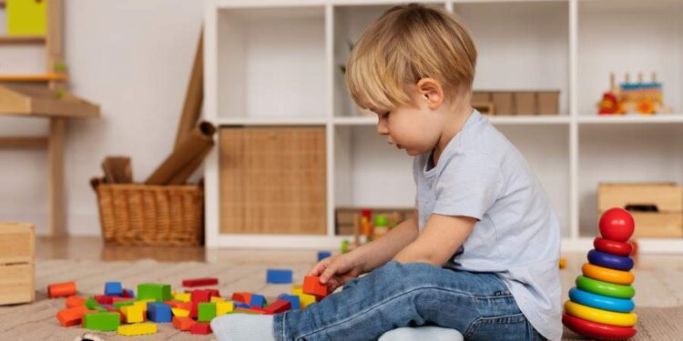 Professora é acusada de trancar criança com autismo em armário de escola