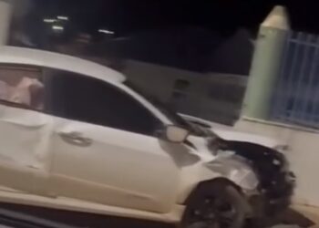 VÍDEO | Câmeras registram colisão entre carros em São Pedro da União; motoristas têm ferimentos leves