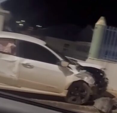 VÍDEO | Câmeras registram colisão entre carros em São Pedro da União; motoristas têm ferimentos leves