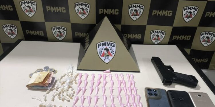 PM prende casal por tráfico de drogas durante ação no bairro Rosário em Campos Gerais