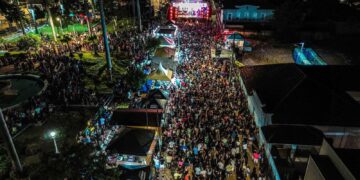 Exaltasamba embala multidão e abre o Carnaval de Carmo do Rio Claro
