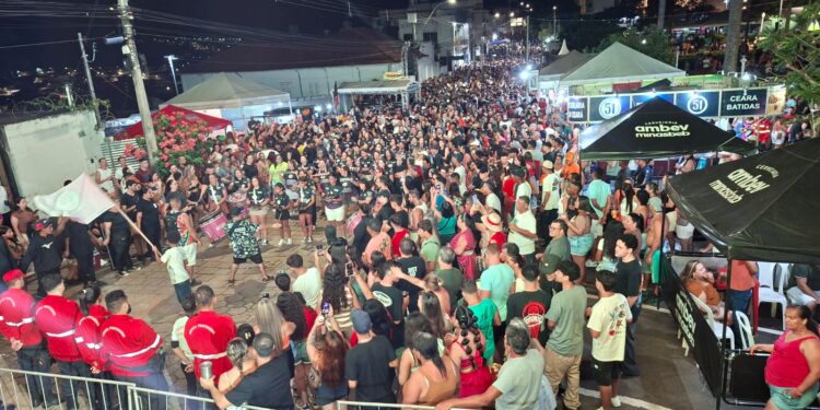 VÍDEO | Programação variada movimenta sábado de Carnaval em Carmo do Rio Claro (MG)