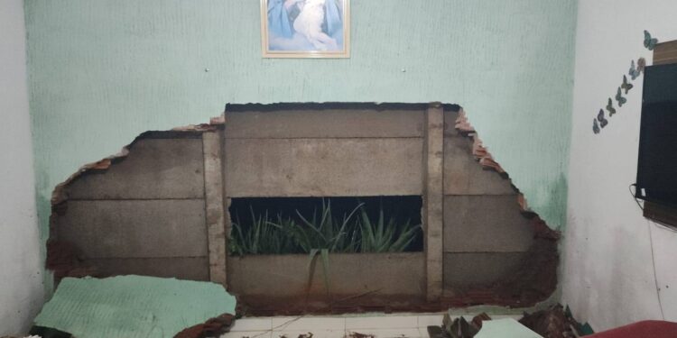 Corpo de Bombeiros Militar de Boa Esperança atende ocorrências de alagamento após forte chuva