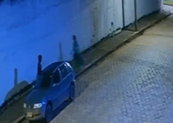 VÍDEO | Furto em veículo é registrado por câmeras no Centro de Boa Esperança (MG)