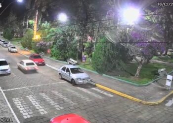 EXCLUSIVO |  Novas imagens mostram Gol branco em alta velocidade após invasão ao Carmo Folia em Carmo do Rio Claro