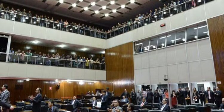 Deputados buscam novos partidos 