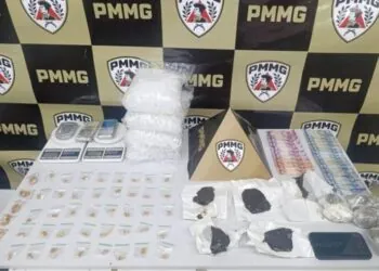 Operação policial termina em uma prisão, apreensão de adolescente e diversas drogas em Passos