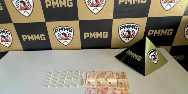 Polícia fecha ponto de venda de drogas em Machado (MG) e prende suspeito em flagrante