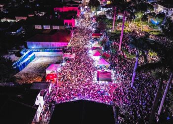 VÍDEO | CountryBeat encerra o Carmo Folia 2026 com show eletrizante