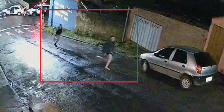 Homem de 29 anos troca tiros com policiais e consegue fugir durante perseguição