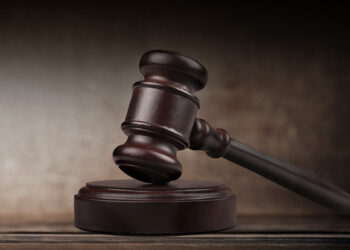 Homem é condenado a 20 anos de prisão por tentar matar a esposa em Alfenas