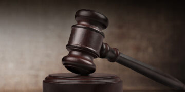 Homem é condenado a 20 anos de prisão por tentar matar a esposa em Alfenas