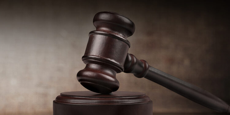 Homem é condenado a 20 anos de prisão por tentar matar a esposa em Alfenas