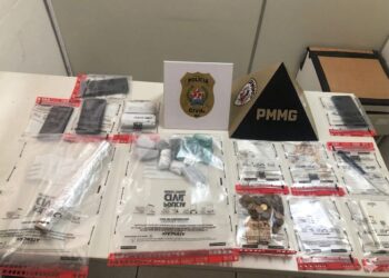 Dois irmãos são presos por tráfico de drogas durante operação policial em Guaranésia