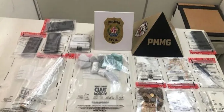 Dois irmãos são presos por tráfico de drogas durante operação policial em Guaranésia